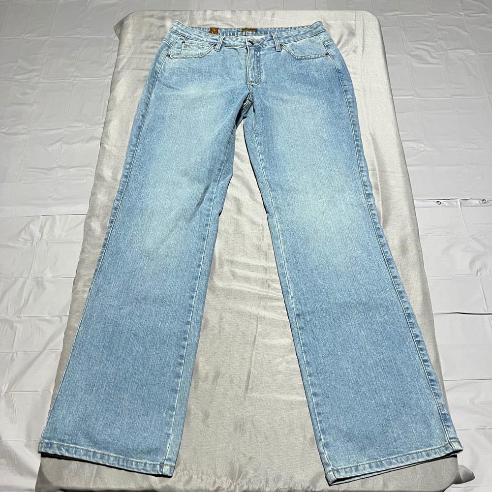 Aura from the Women at Wrangler Light Wash Bootcut Jeans 12P/TAL WU0343B Blue